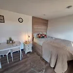 Pond Pine 2ppl Adults Only Lodge Rathdowney
