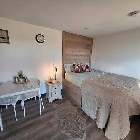 Pond Pine 2ppl Adults Only Lodge Rathdowney