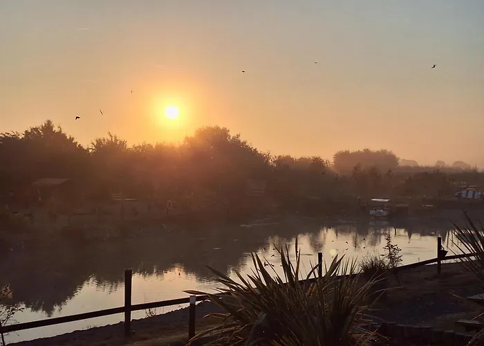 Pond Pine 2ppl Adults Only Lodge